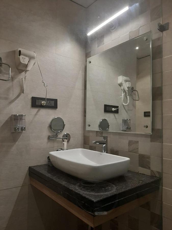 Park Avenue And Resorts Sikar Esterno foto