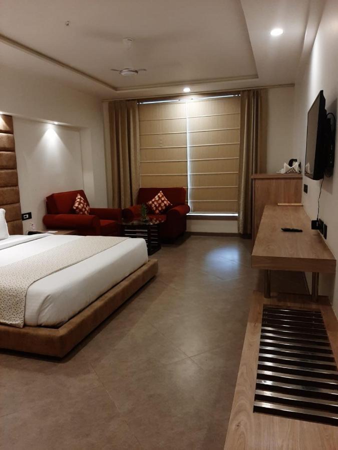 Park Avenue And Resorts Sikar Esterno foto